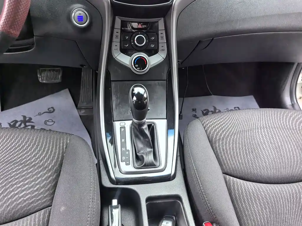 Hyundai Elantra Langdong 2017 — фото 12