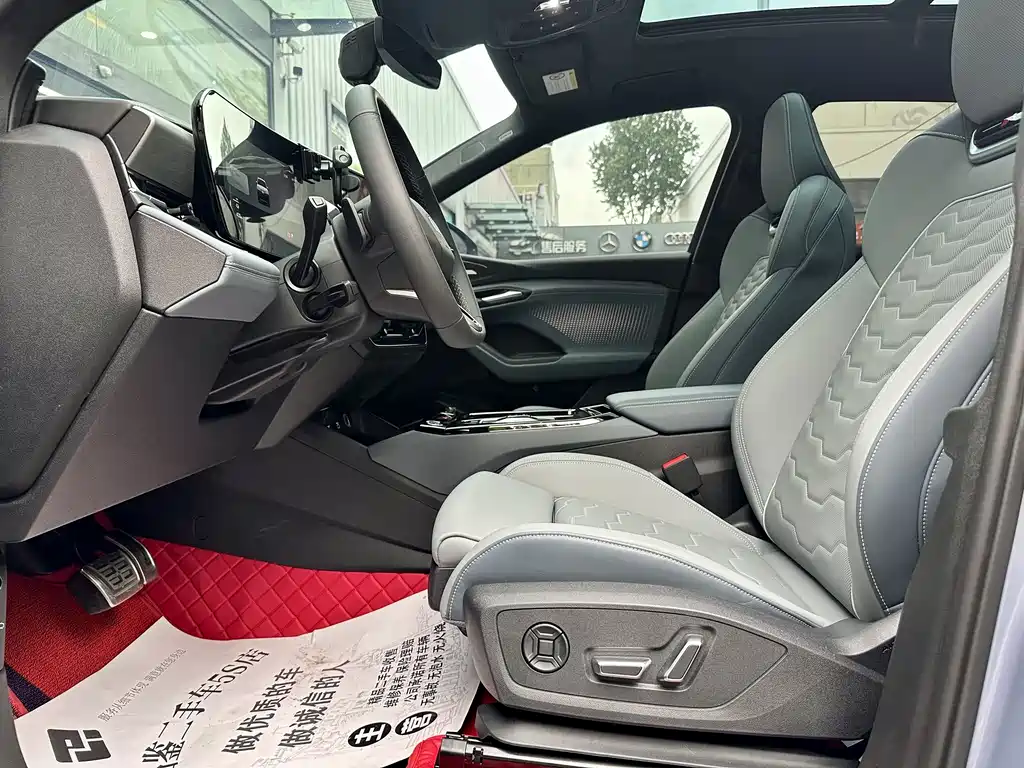 Audi Q6L e-tron 2025 — фото 19