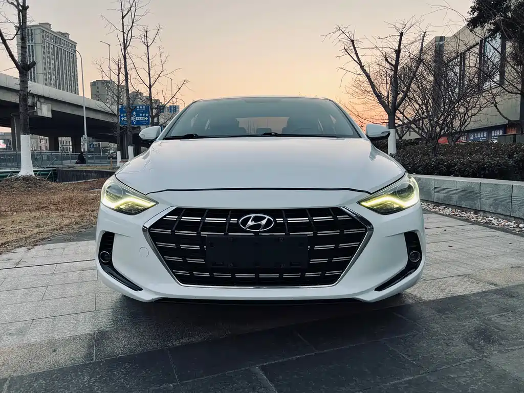 Hyundai Elantra 2020 — фото 2