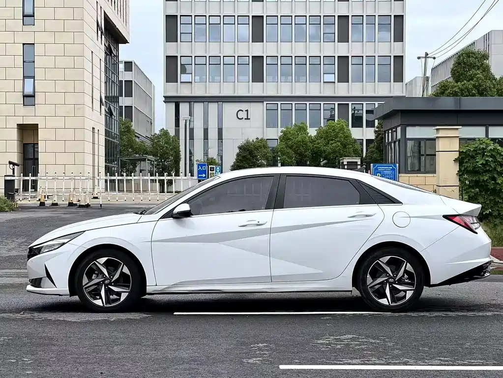 Hyundai Elantra 2021