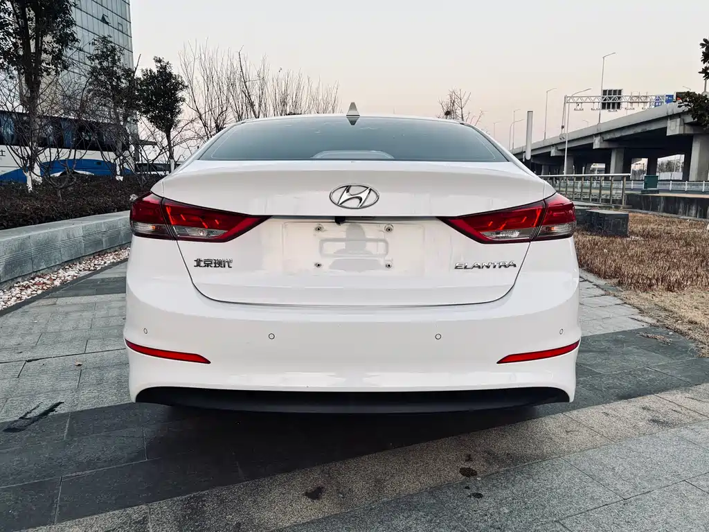 Hyundai Elantra 2020 — фото 9