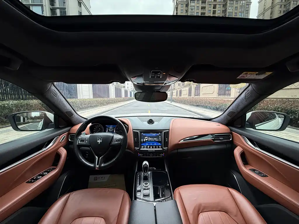 Maserati Levante 2017 — фото 14