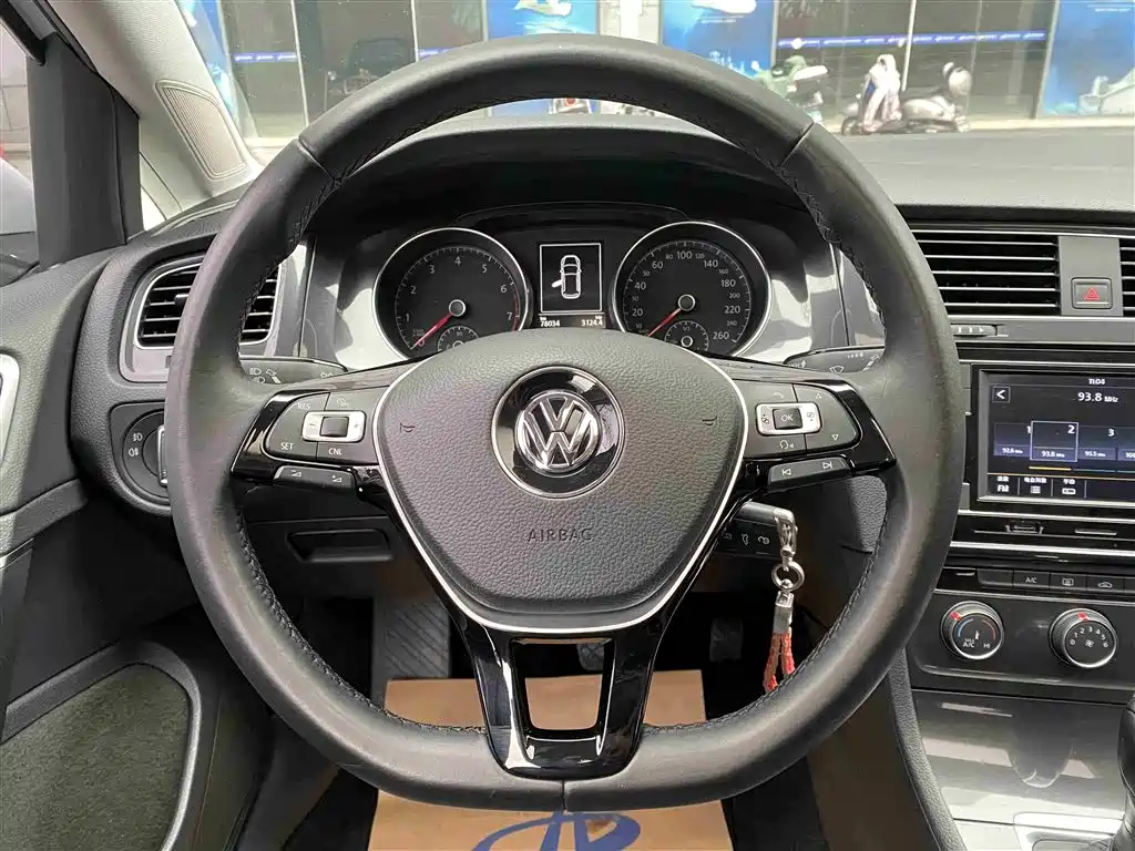 Volkswagen Golf 2018 — фото 11