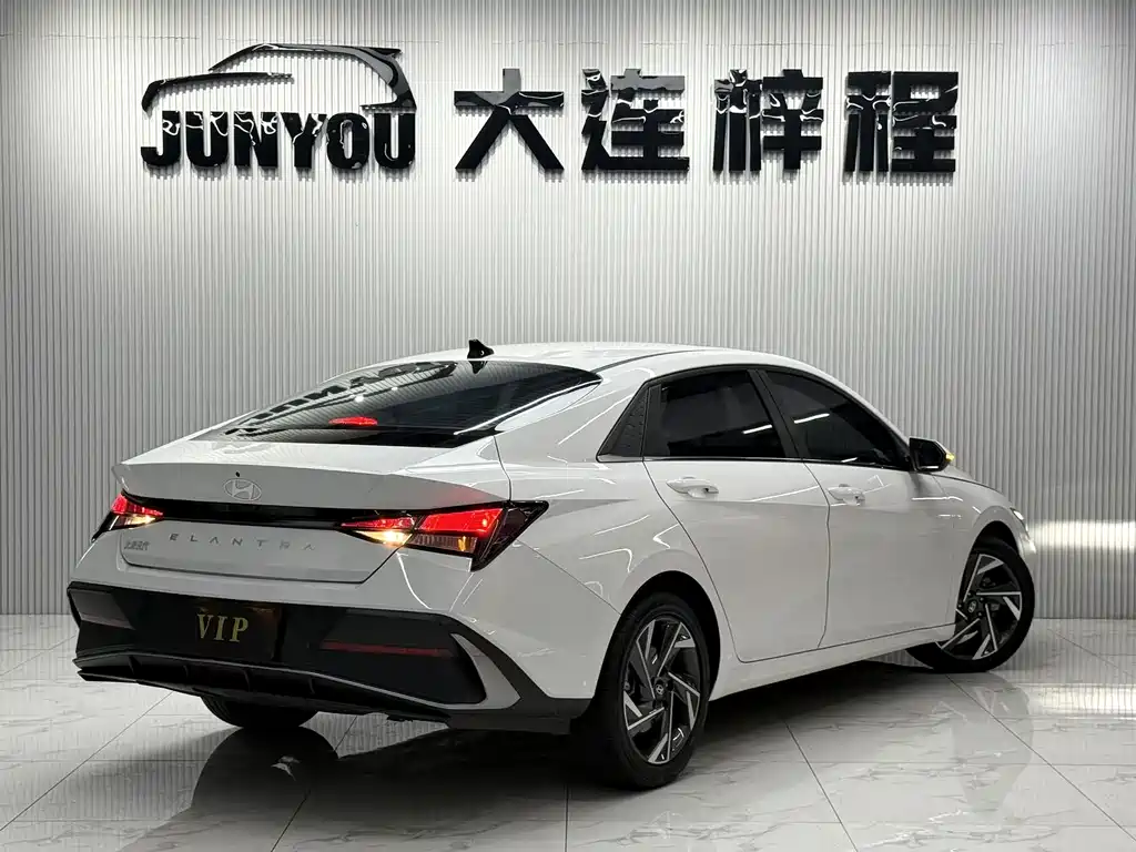 Hyundai Elantra 2024
