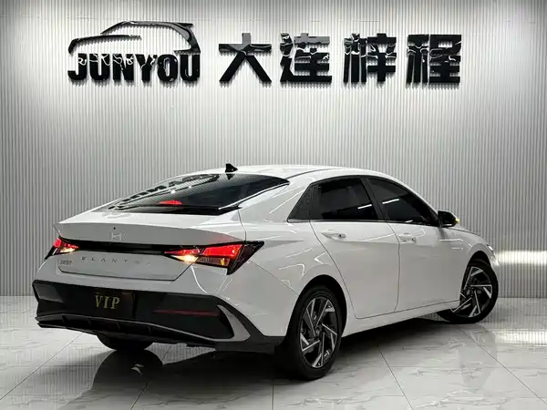 Hyundai Elantra 2024