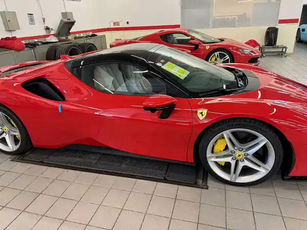 Ferrari SF90 2024