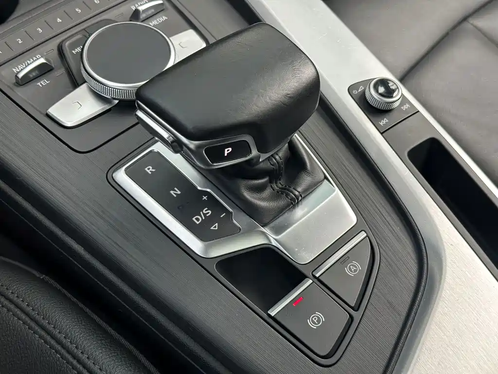 Audi A4L 2019 — фото 32