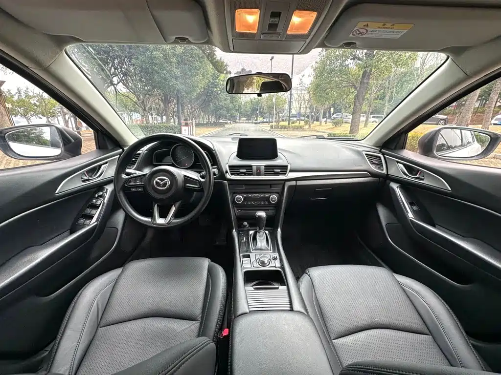 Mazda 3 Axela 2017 — фото 9