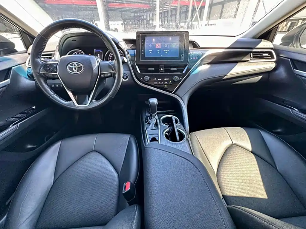 Toyota Camry 2023 — фото 10