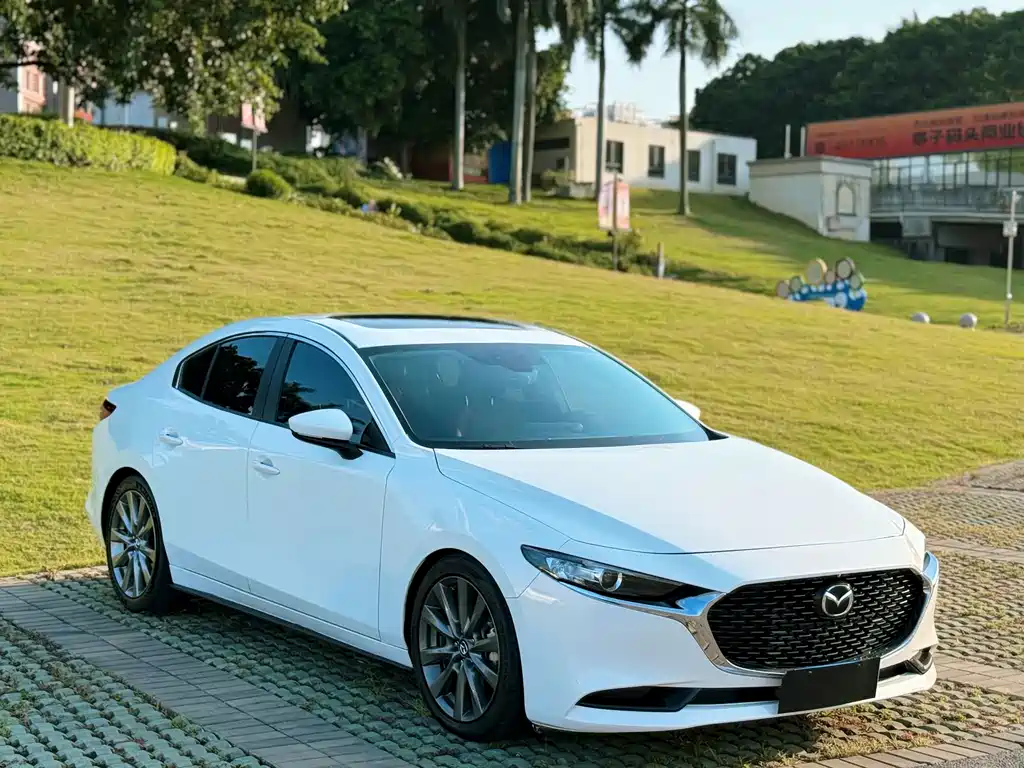 Mazda 3 Axela 2022
