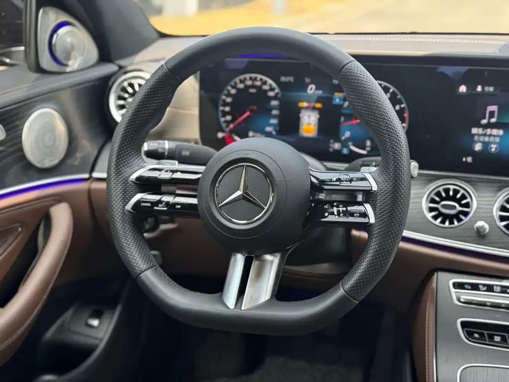 Mercedes-Benz E-Class 2023 — фото 21