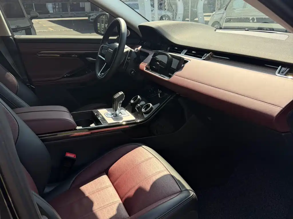 Land Rover Evoque 2023 — фото 11