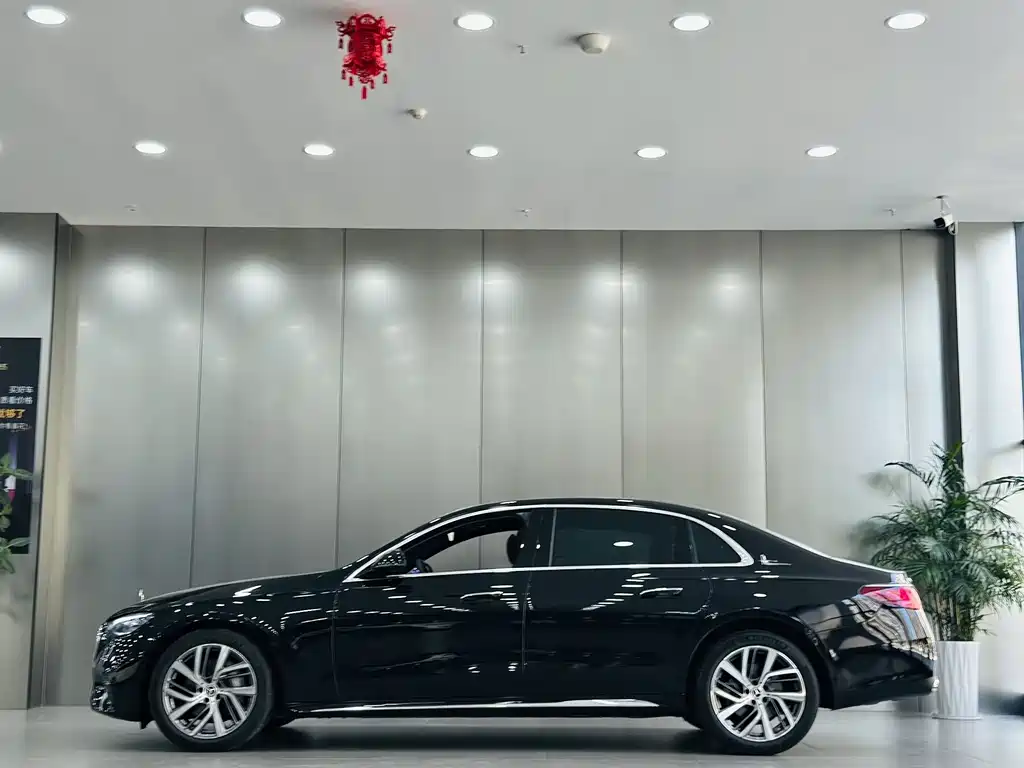 Mercedes-Benz E-Class 2025