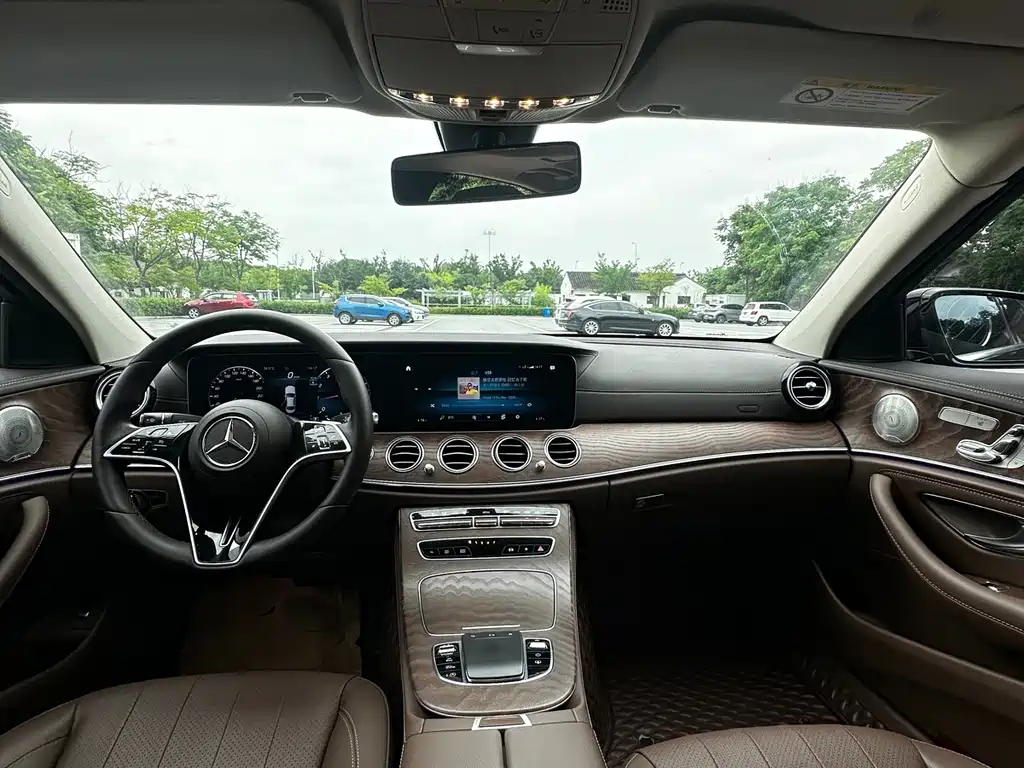 Mercedes-Benz E-Class 2023 — фото 12