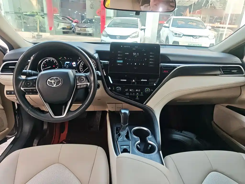 Toyota Camry 2022 — фото 6