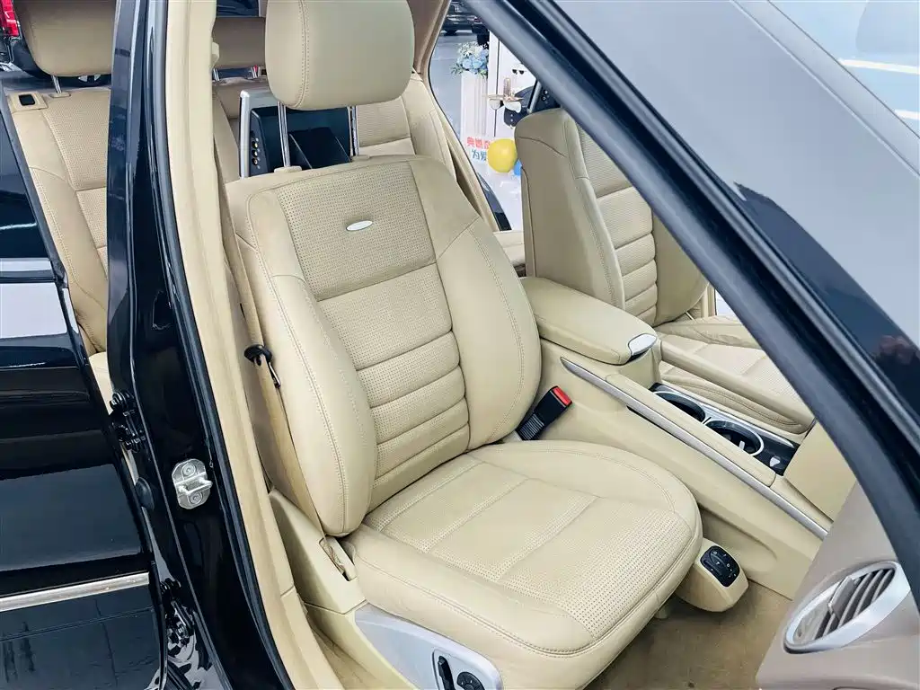 Mercedes-Benz M-Class AMG 2010 — фото 24