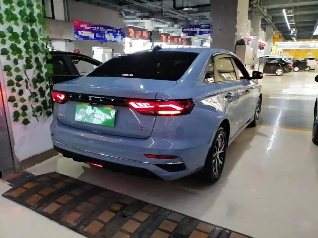 Geely Emgrand 2024