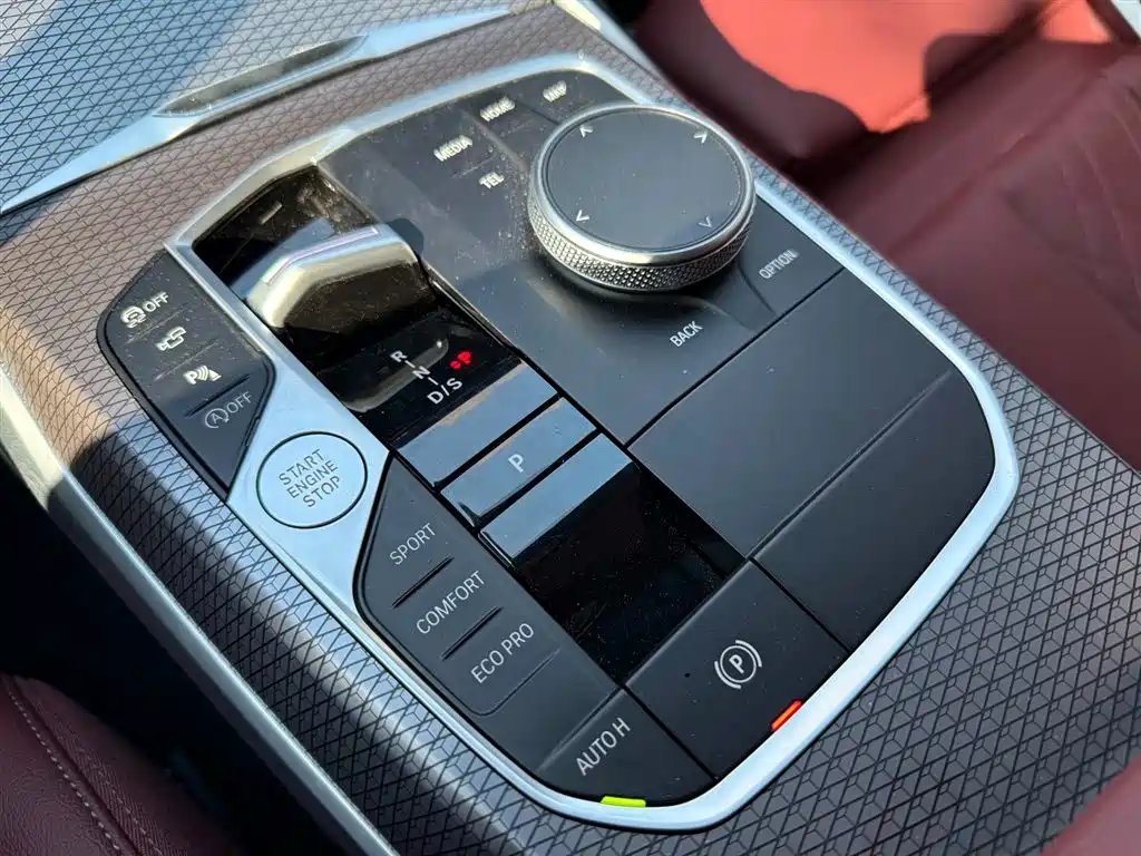 BMW 3 Series 2025 — фото 11