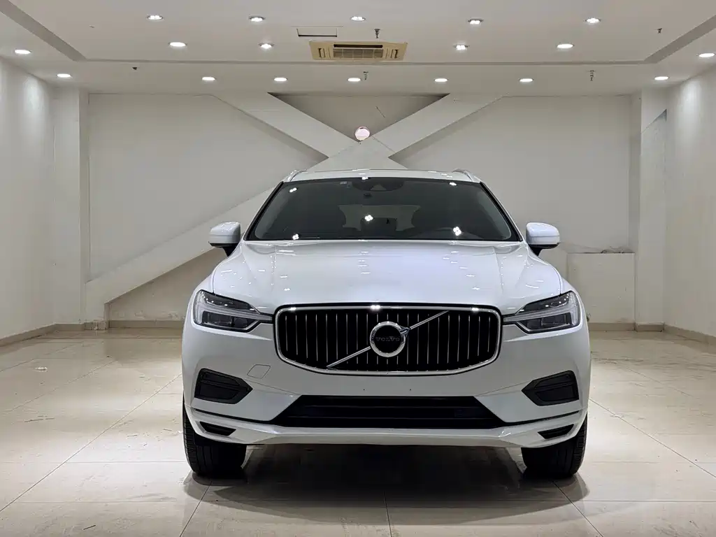 Volvo XC60 2019 — фото 2