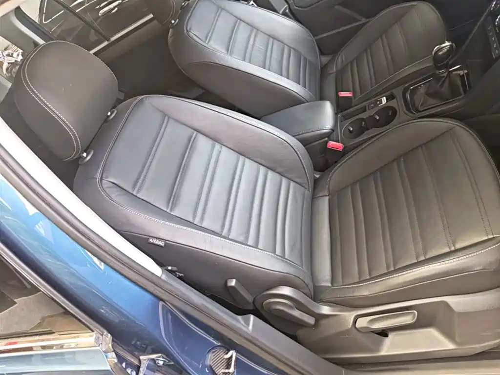 Volkswagen Touran 2017 — фото 25