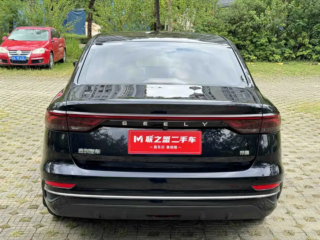 Geely Emgrand 2022