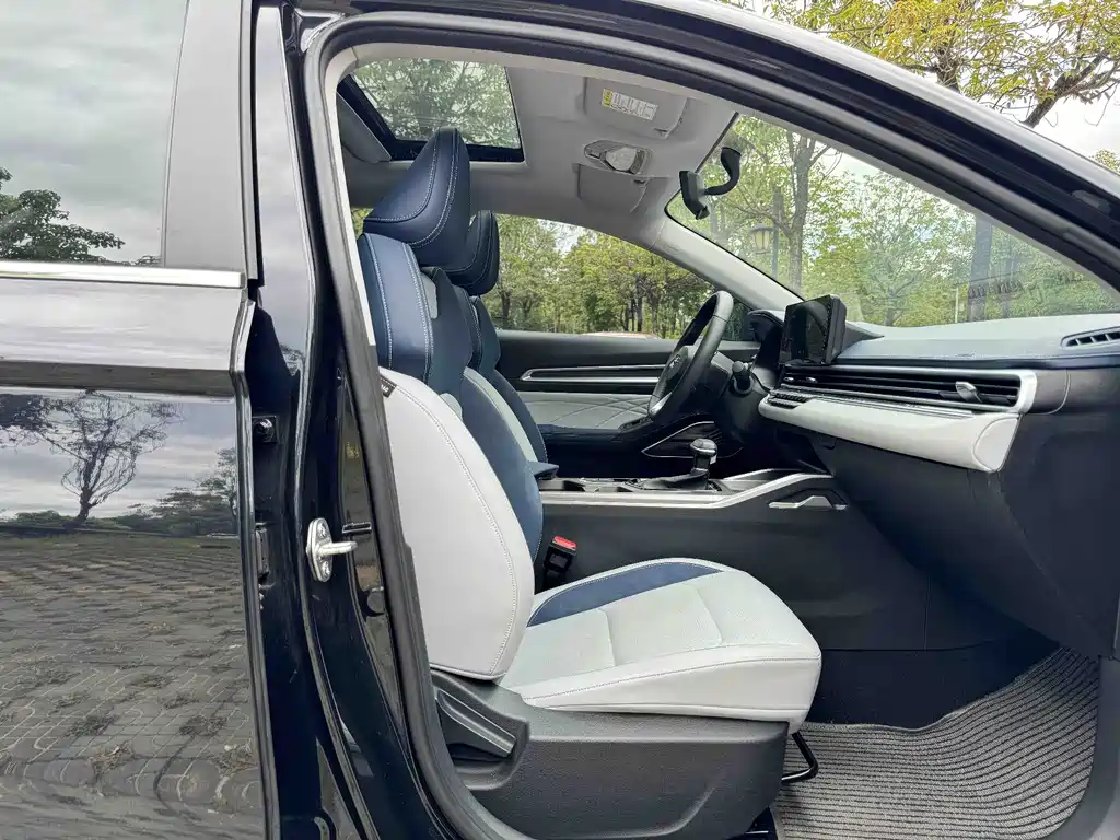 Geely Emgrand 2022 — фото 12