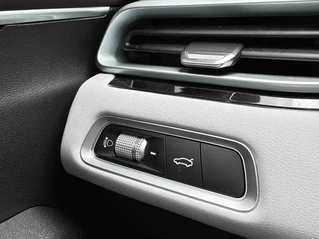 Geely Emgrand 2022 — фото 21