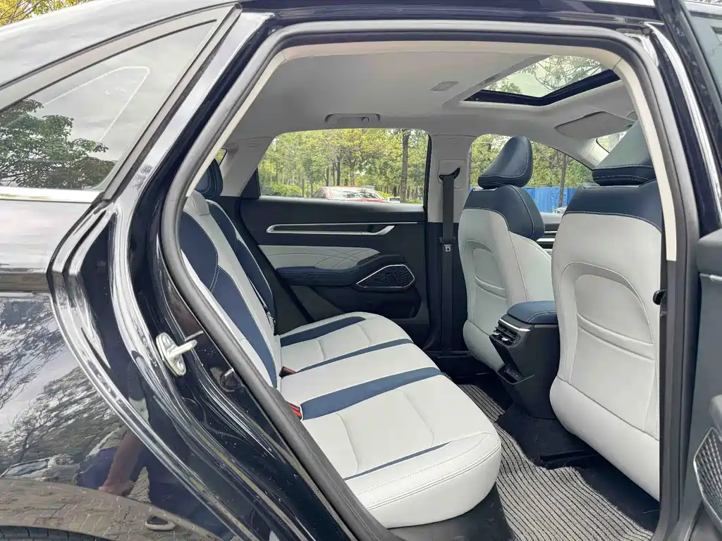 Geely Emgrand 2022 — фото 15