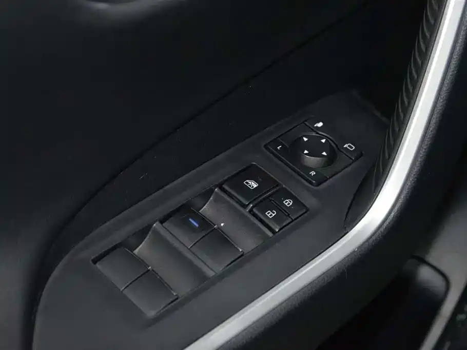 Toyota RAV4 2019 — фото 9
