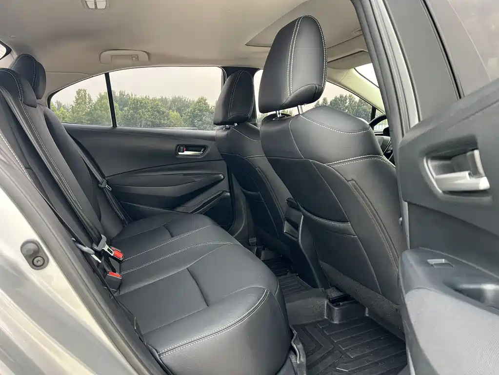 Toyota Corolla 2023 — фото 10