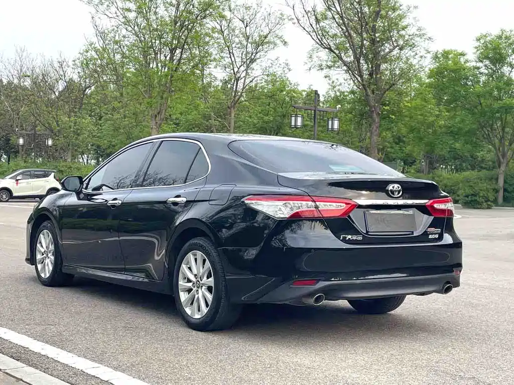 Toyota Camry 2021 — фото 6