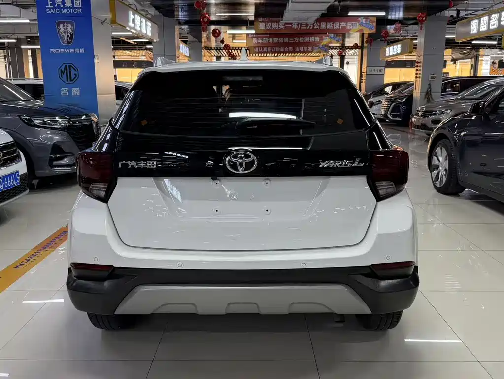 Toyota Yaris L 2022 — фото 11