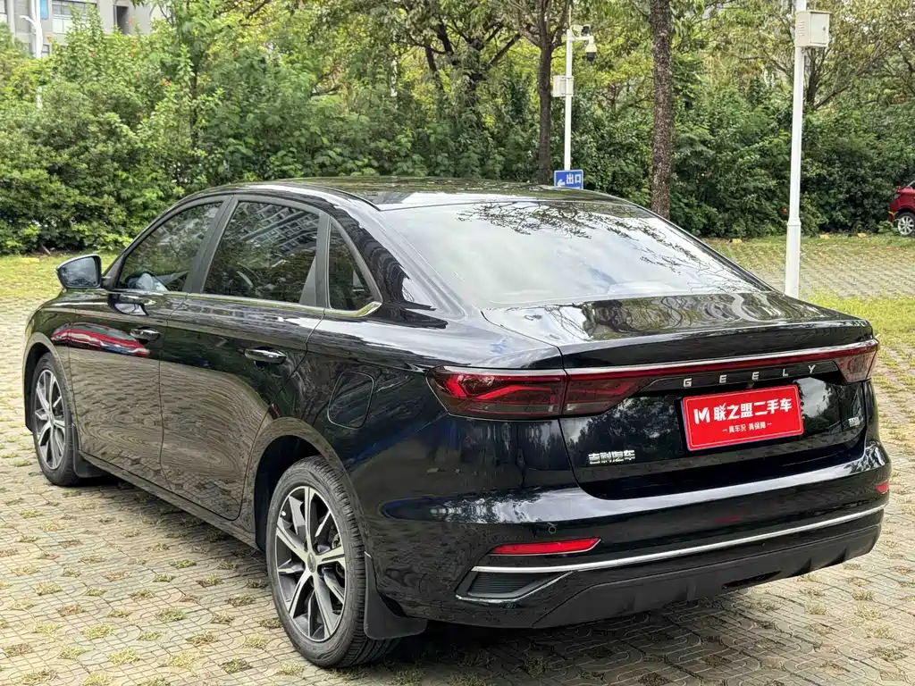 Geely Emgrand 2022