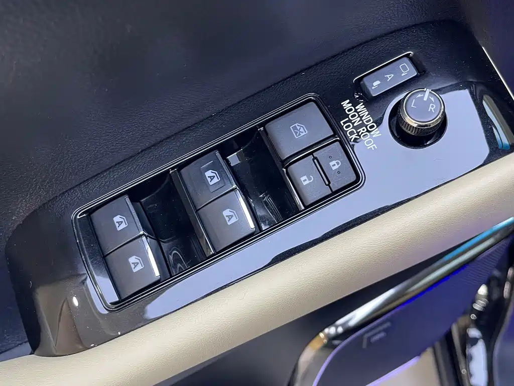 Toyota Alphard 2023 — фото 16