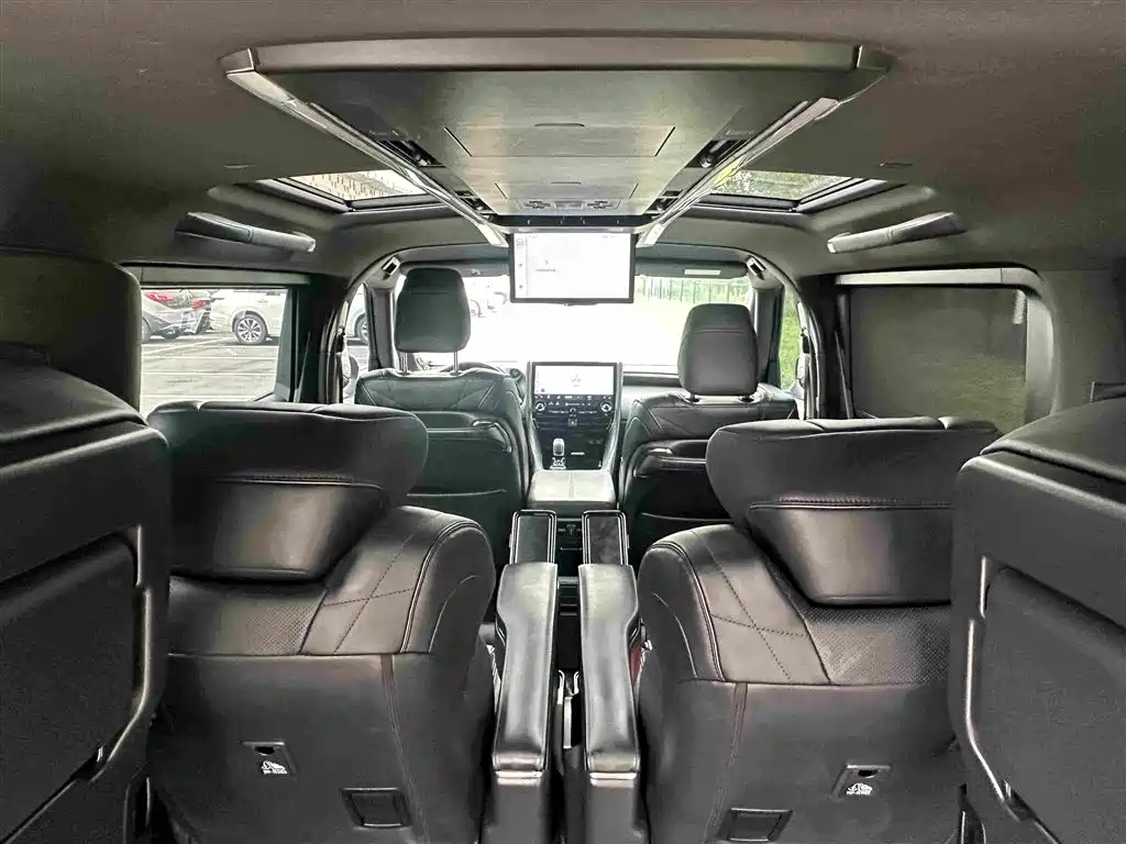 Toyota Vellfire 2024 — фото 10