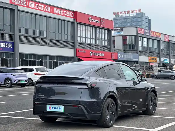 Tesla Model Y 2026