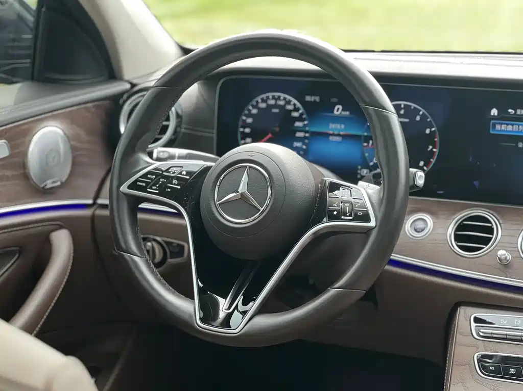 Mercedes-Benz E-Class 2022 — фото 13