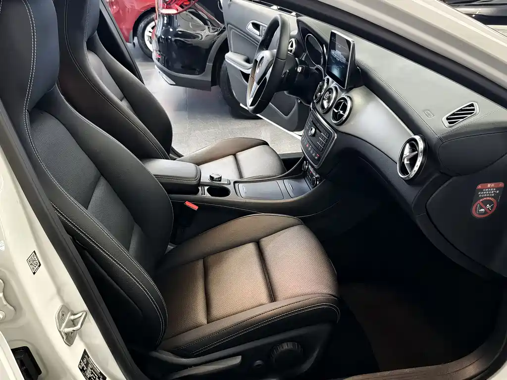 Mercedes-Benz GLA 2016 — фото 12