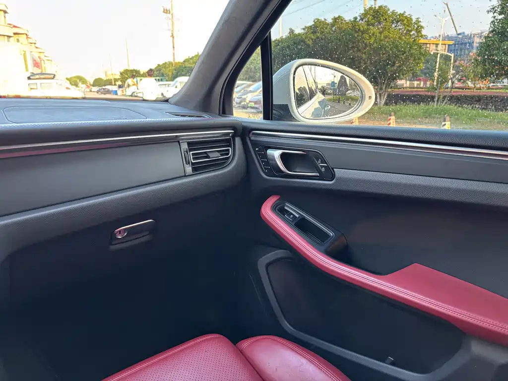 Porsche Macan 2021 — фото 16
