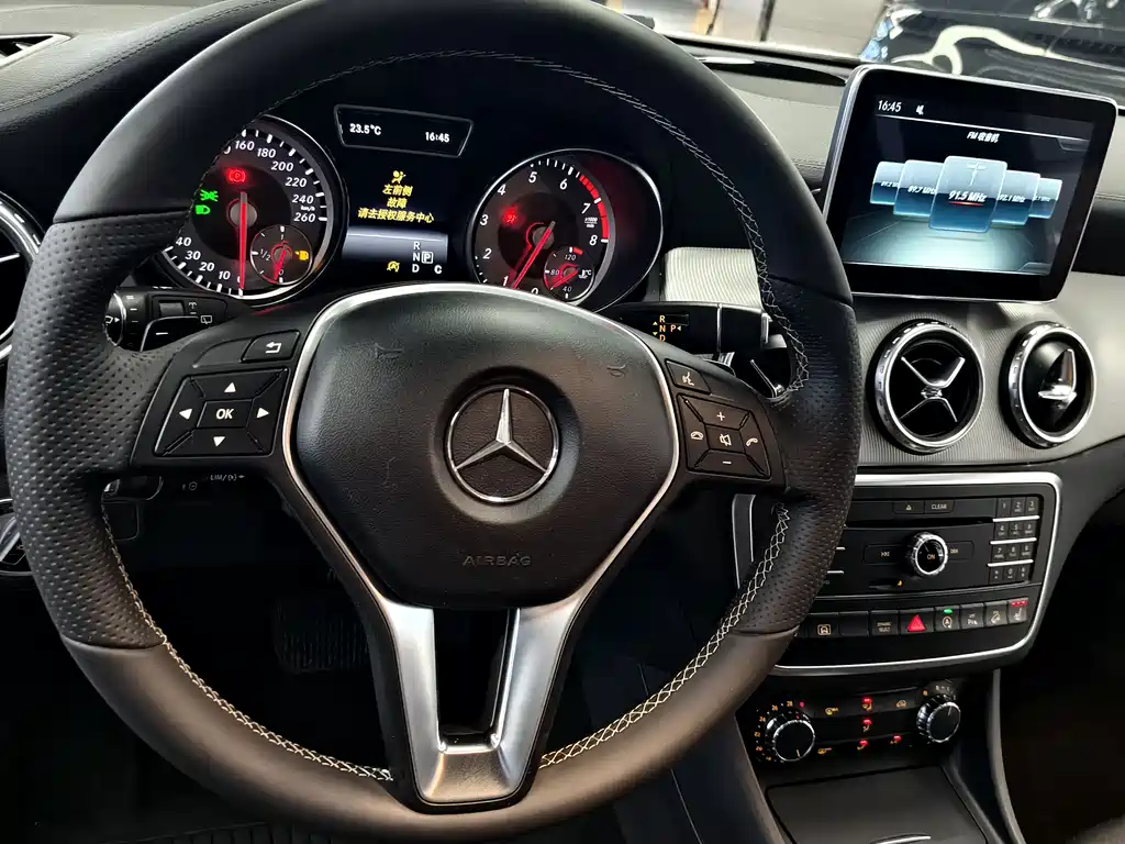 Mercedes-Benz GLA 2016 — фото 16