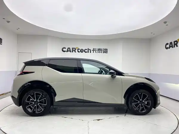 Zeekr X 2024