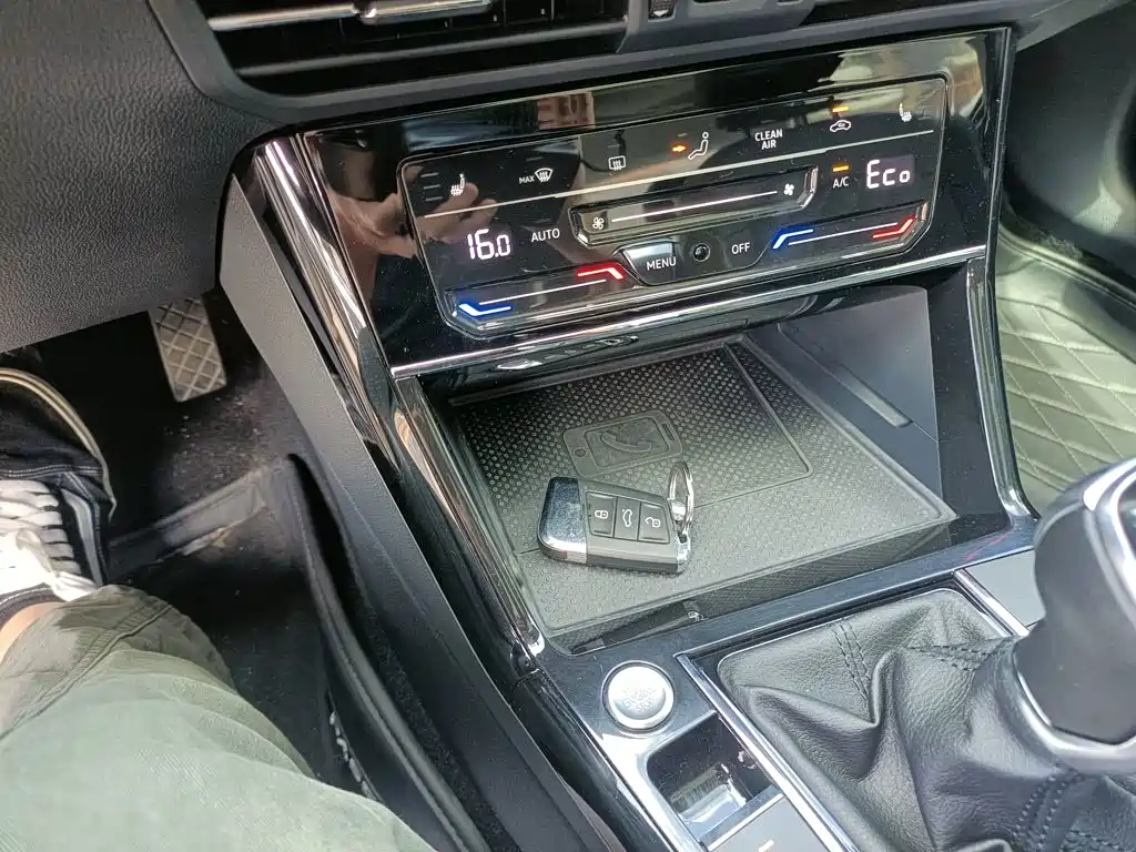 Volkswagen Passat Plug-In Hybrid 2020 — фото 17