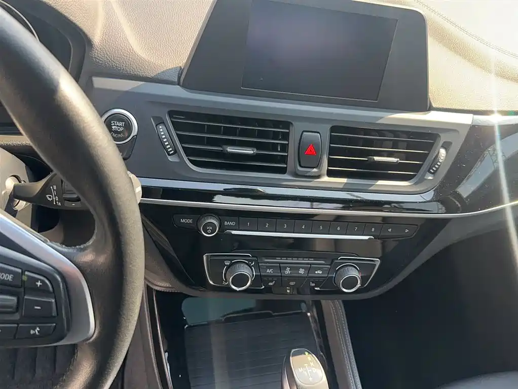 BMW 1 Series 2018 — фото 6