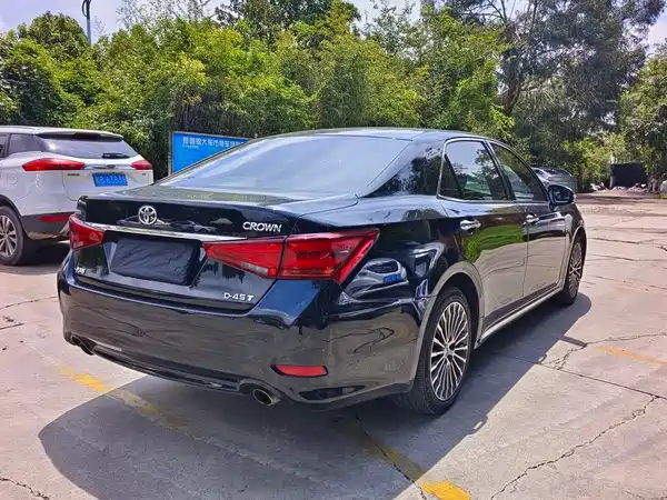 Toyota Crown 2018