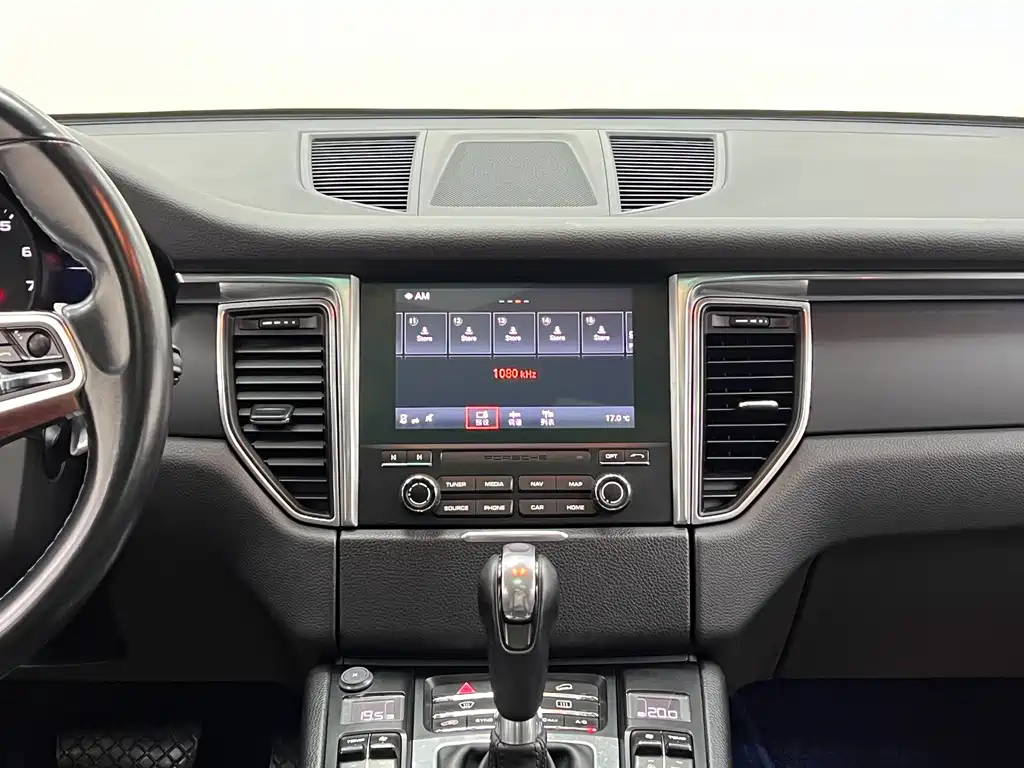 Porsche Macan 2017 — фото 19