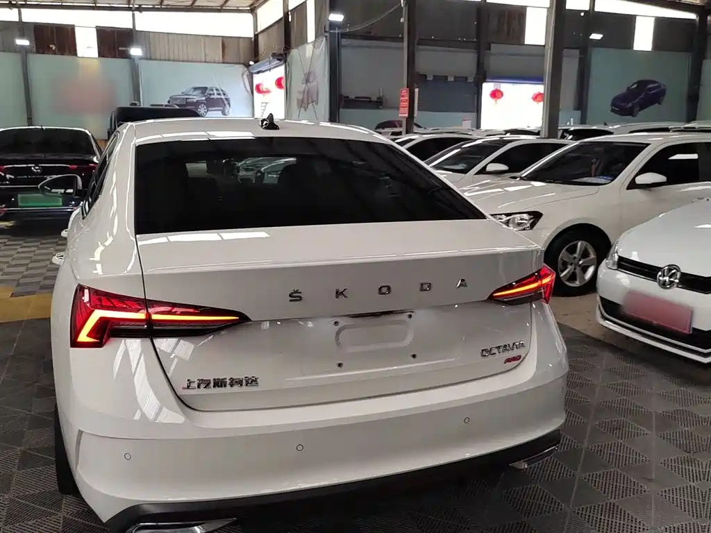 Skoda Octavia 2021 — фото 14