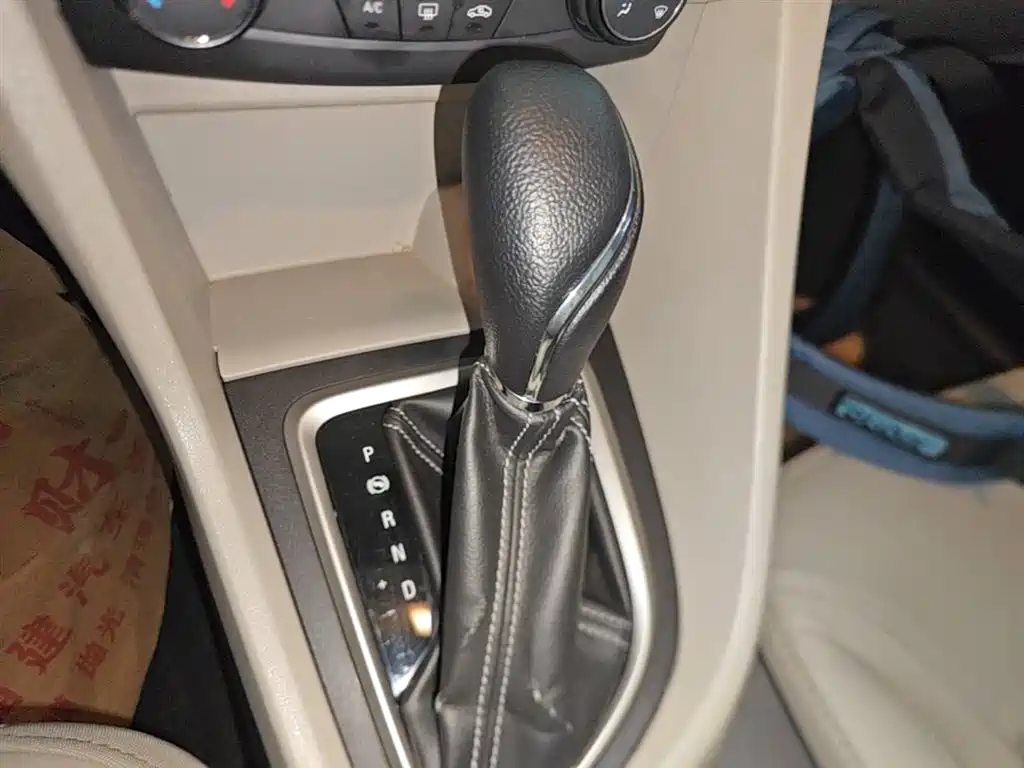 Buick Excelle 2016 — фото 14