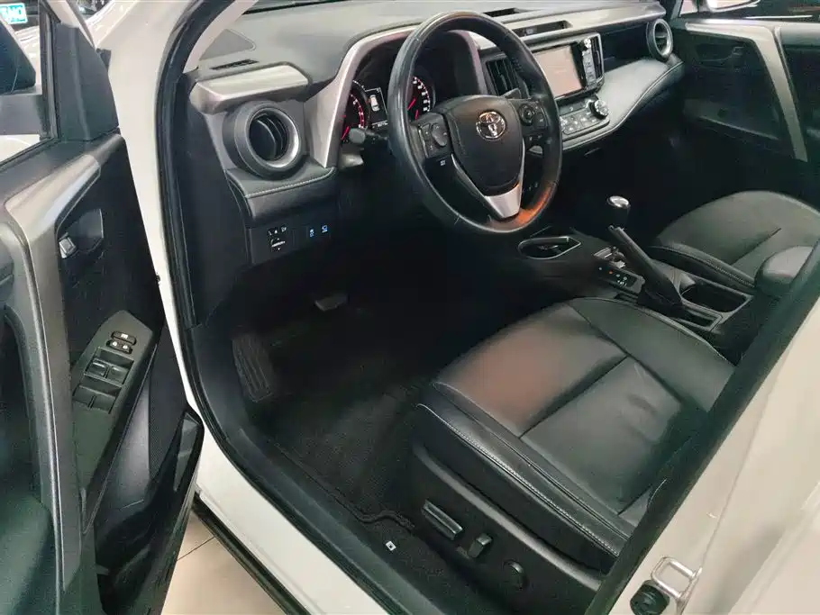 Toyota RAV4 2019 — фото 9