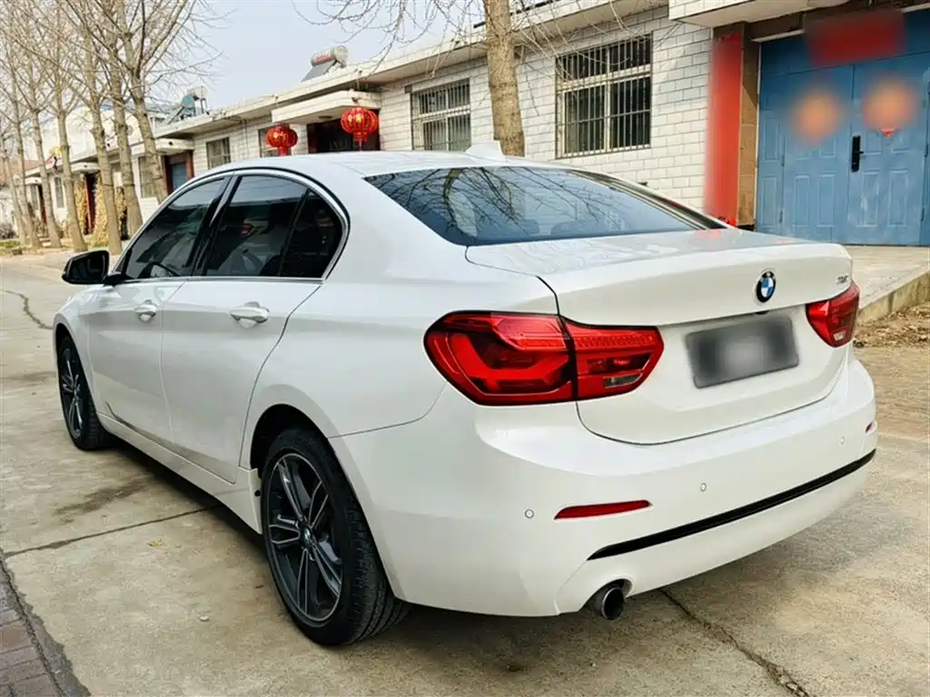 BMW 1 Series 2018 — фото 7