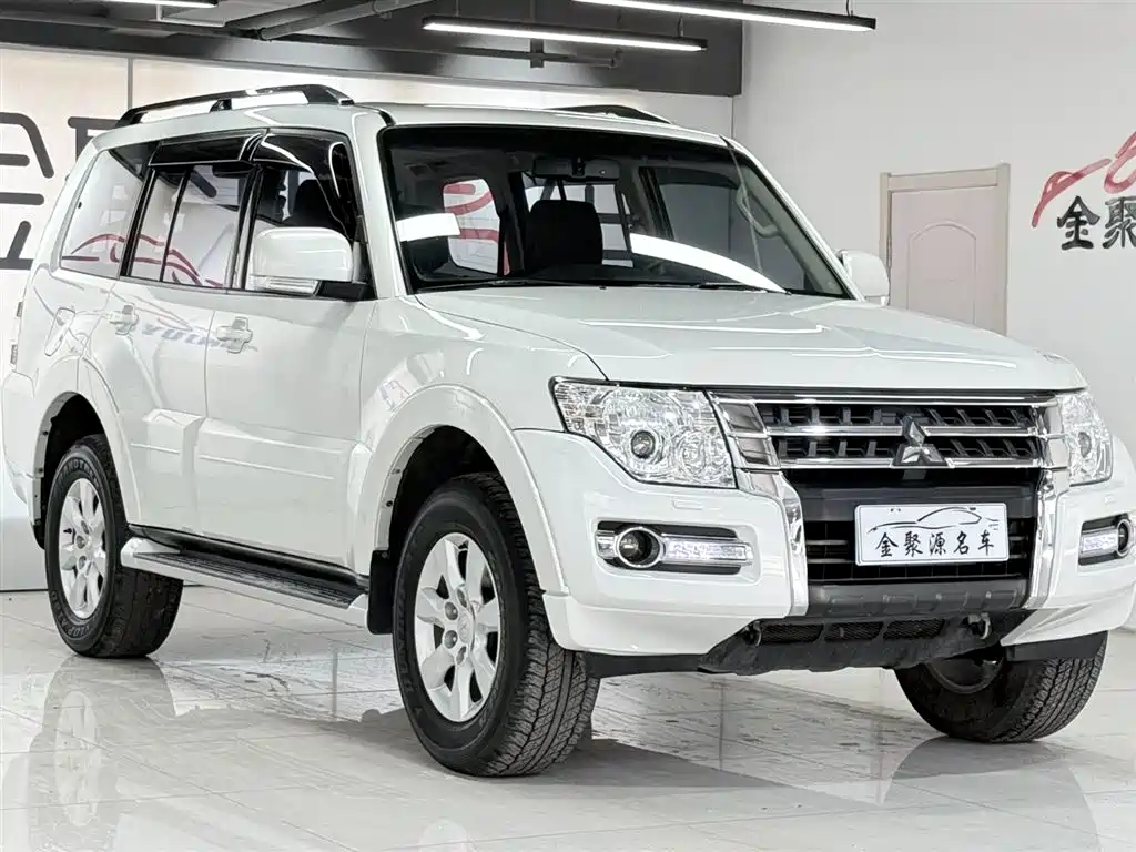 Mitsubishi Pajero 2016 — фото 3